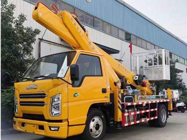 高空作業(yè)車(chē)